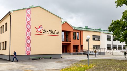 GALERII ⟩ Toris avas ukse üle kolme miljoni euro eest uue kuue saanud koolimaja