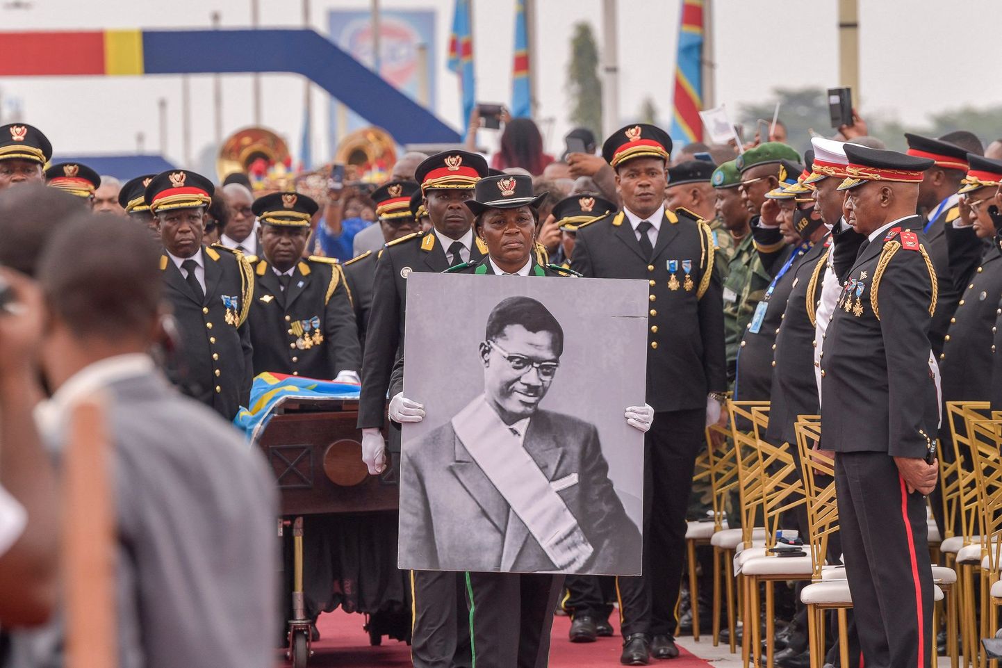 Matuserongkäik, mis viis pealinnas Kinshasas viimsesse puhkepaika kongo tapetud vabadusvõitleja Patrice Lumumba ainsa säilme, tema hamba. Mausoleum avatakse kõigile külastajatele augustis.