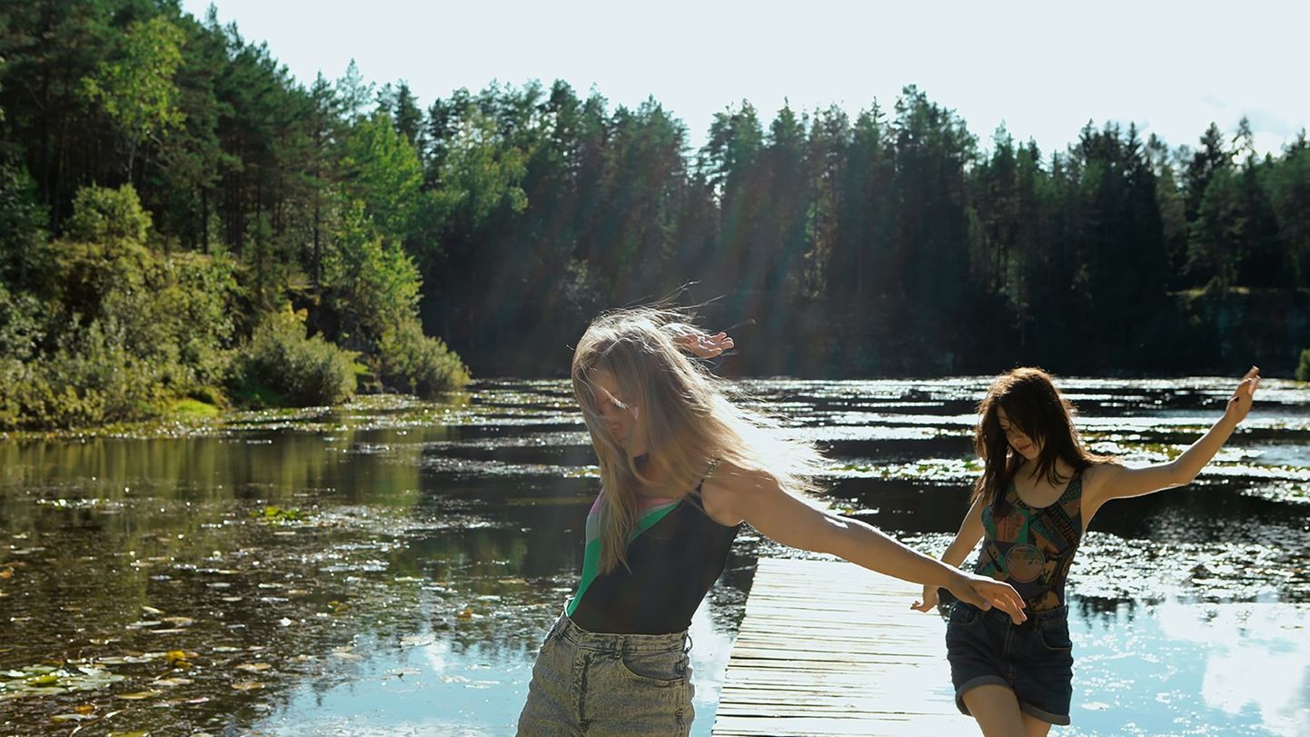 Anni Iikkanen ja Rebekka Baer Inari Niemi kaunis noortefimis «Valgus valgus valgus»