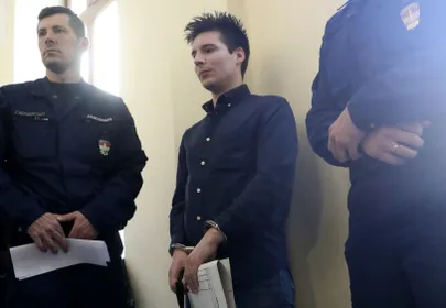 Rui Pinto 2019. aastal Ungari politsei vahi all.