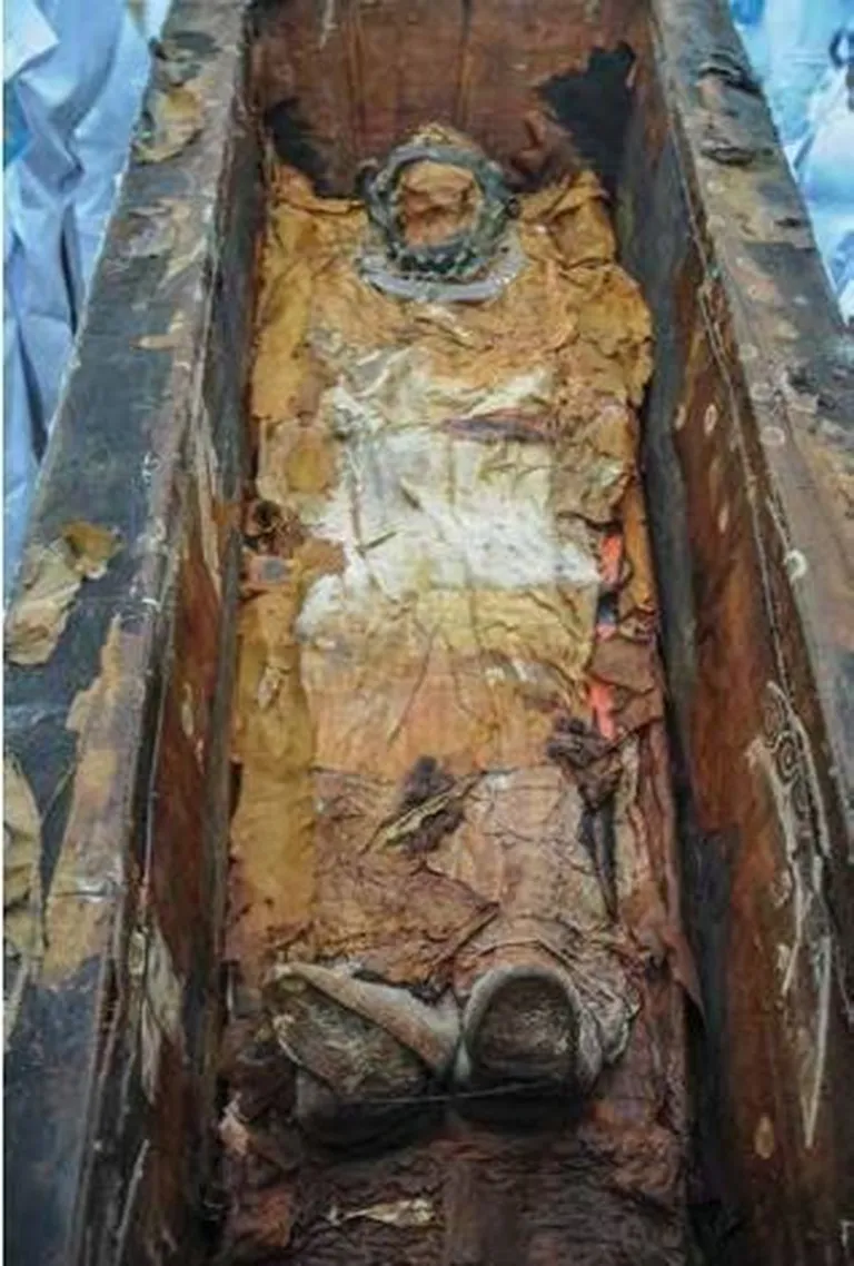 Siidiga kaetud muumia