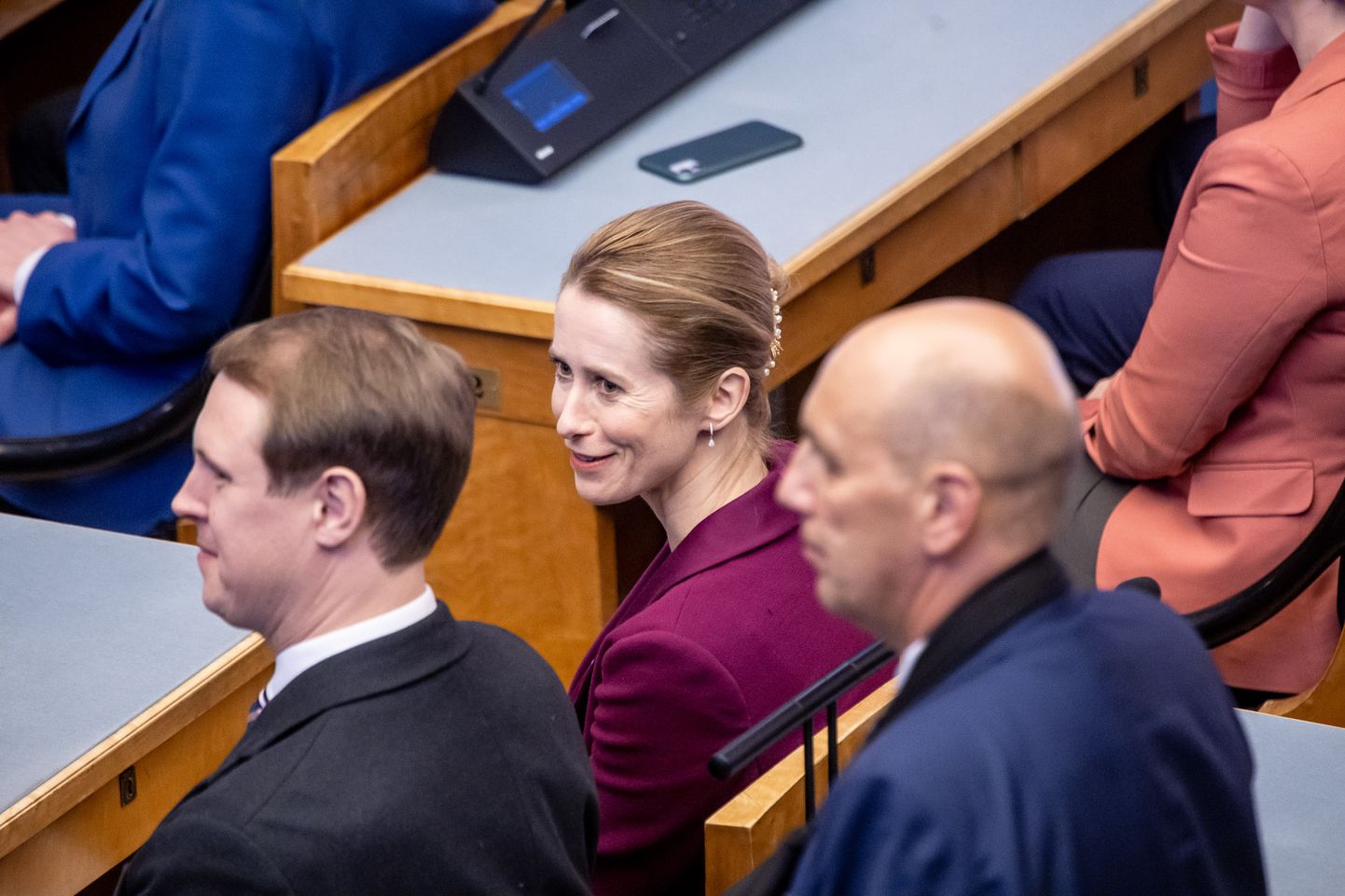 Riigikogu liige Raimond Kaljulaid (SDE) ja praegune peaminister Kaja Kallas (REF) parlamendi avaistungil selle aasta aprillis.
