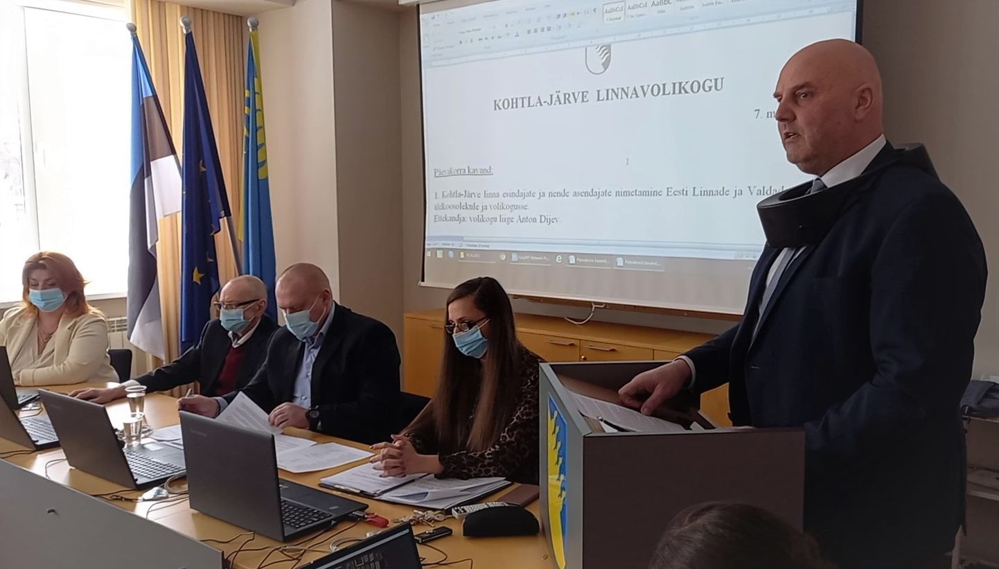 Kohtla-Järve volikogu liikmete avalduse Ukraina toetuseks luges esmaspäeval ette selle algataja, volikogu liige ja Kohtla-Järve gümnaasiumi direktor Hendrik Agur.