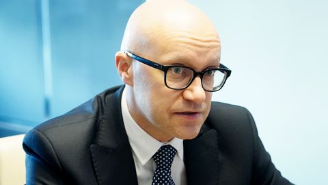 ДЕКЛАРАЦИИ ЧИНОВНИКОВ ⟩ Незначительно увеличилась зарплата госконтролера Корчагина
