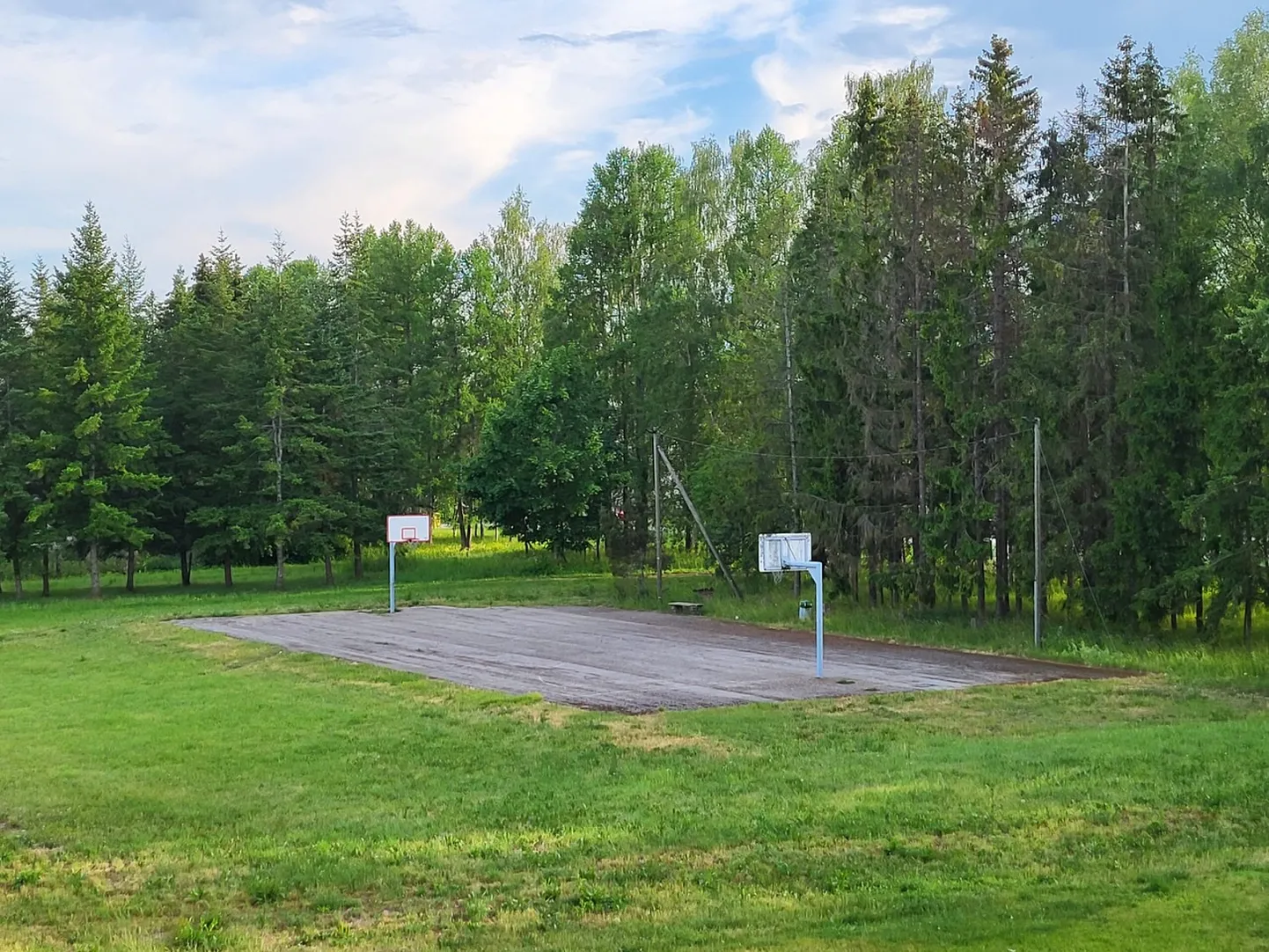 Järva-Jaani korvpalliväljak.