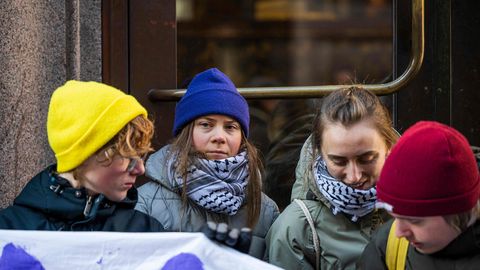 VIDEO ⟩ Kliimaprotestijad eesotsas Greta Thunbergiga blokeerisid pääsu Rootsi parlamenti