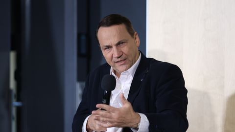 Sikorski sõnul on Ukraina valmis võitlema veel vähemalt kolm aastat