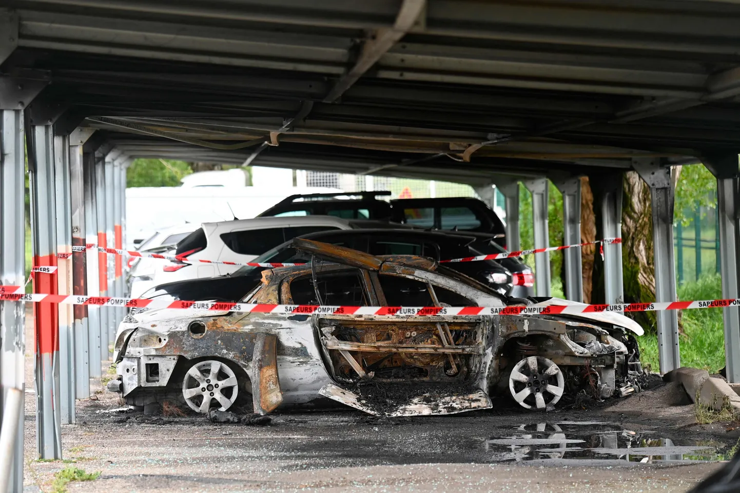 Põlenud autovrakk.