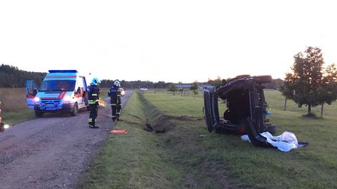 Fotod: Viljandimaal hukkus teelt välja sõitnud autos 35-aastane mees