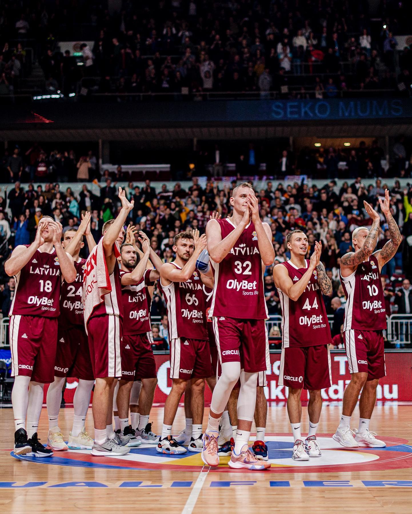Latvijas basketbola izlases spēlētāji.
