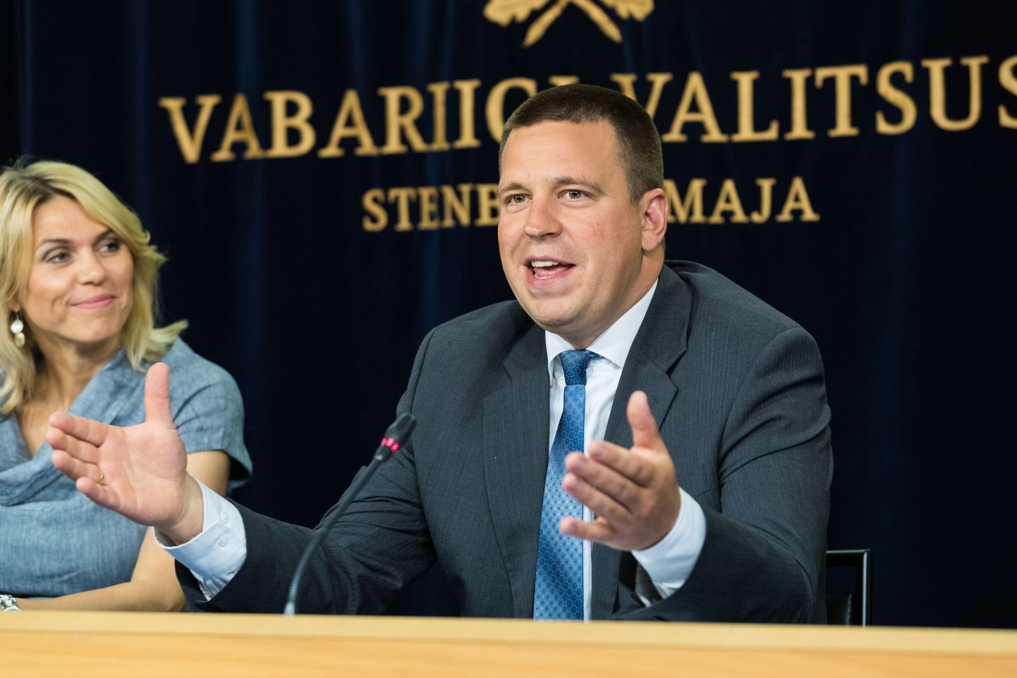 Ettevõtlusminister Urve Palo ja peaminister Jüri Ratas valitsuse pressikonverentsil.
