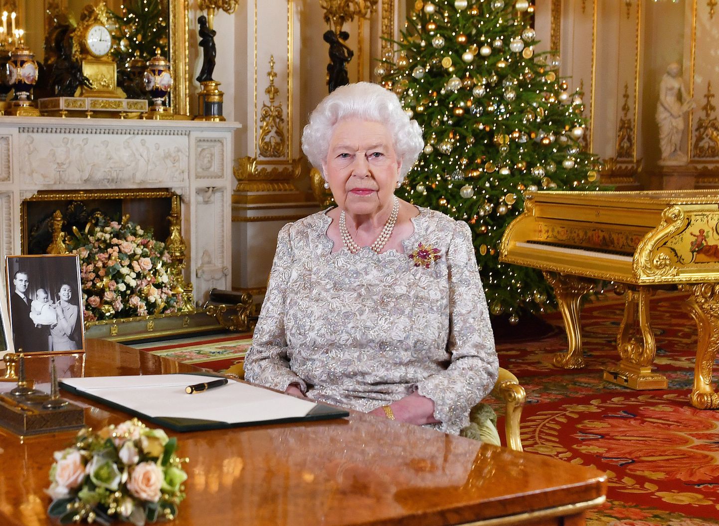 Foto kuninganna Elizabeth II jõulutervituse videosalvestuselt.