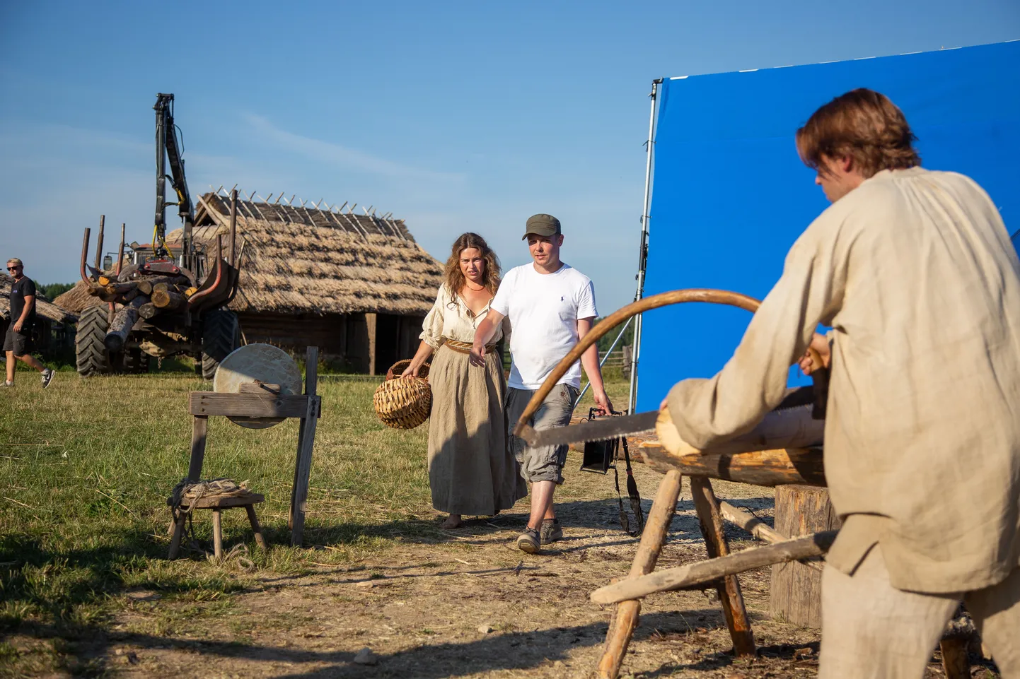 «Tõde ja õigus» filmivõtted Vastse-Roosas (pildil Ester Kuntu ja Tanel Toom)