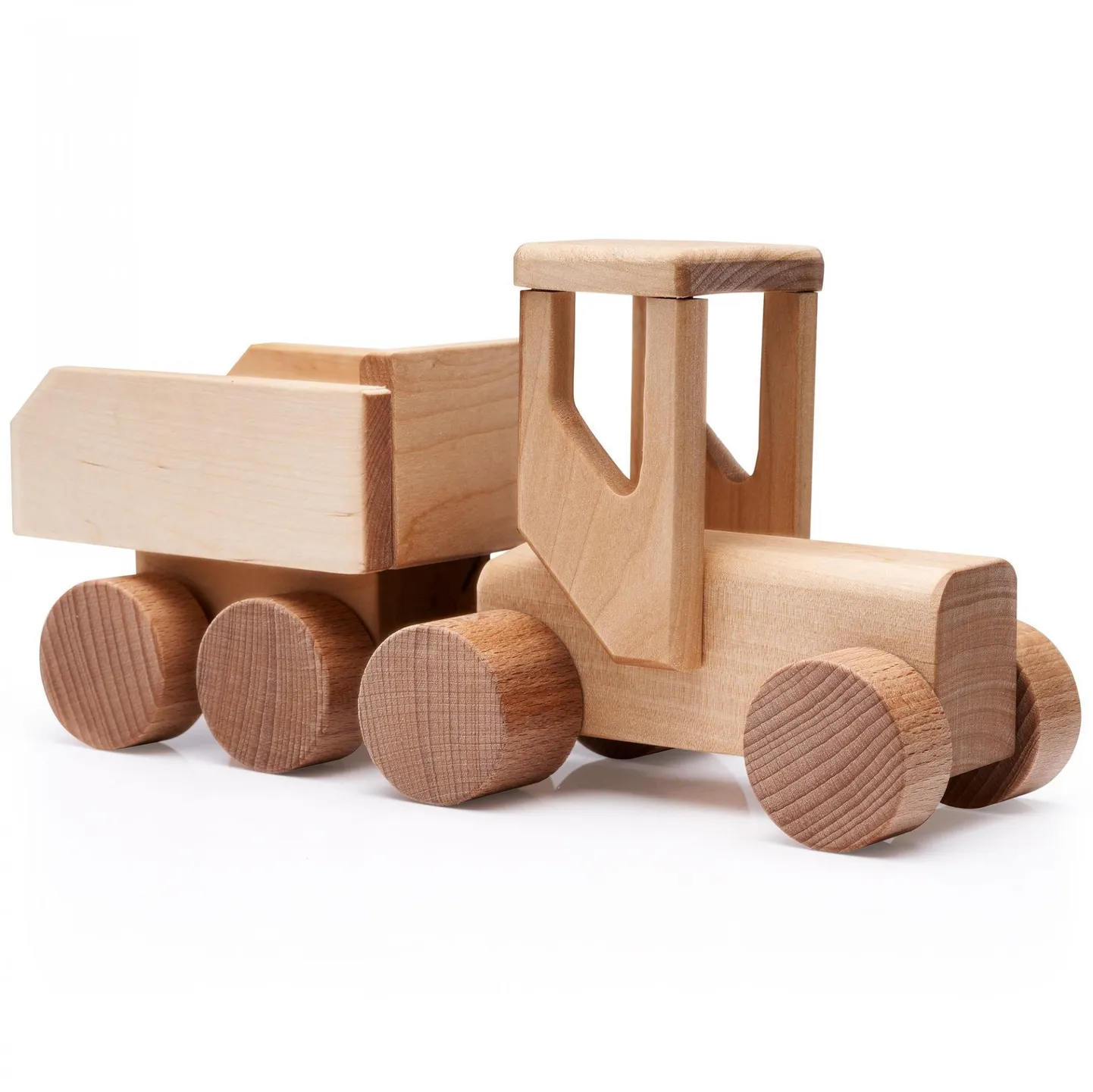 Puidust mängukomplekt, traktor. Foto on illustratiivne.