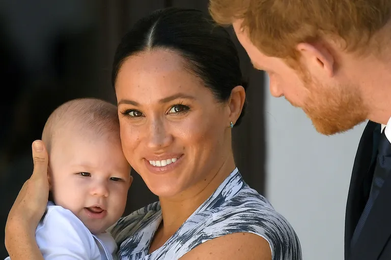 Prints Harry ja tema naine Meghan, Sussexi hertsoginna, koos poja Archiega.