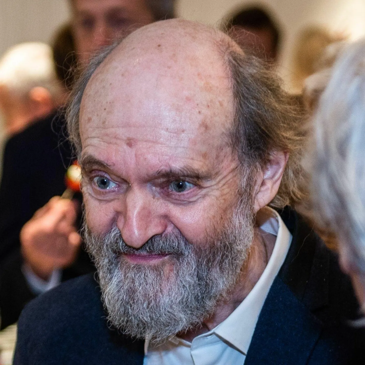 Arvo Pärt on pühendanud teose "Cantique des degrés" Monaco vürstile Rainier III-le.