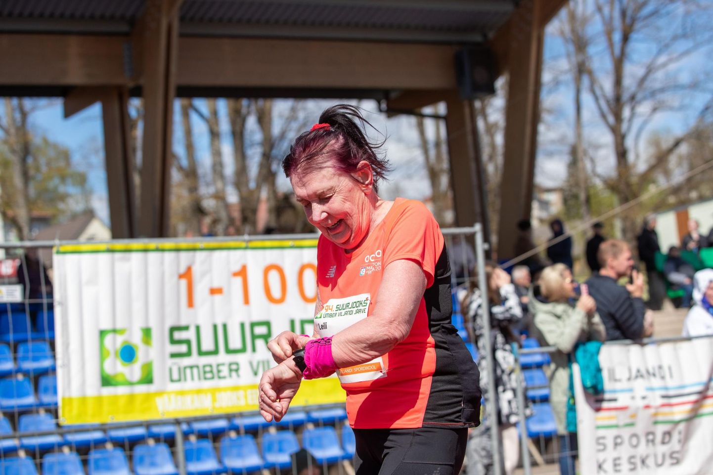 Jooksu rekordinaine Leili Teeväli jälgis rajal enesetunnet ja pulsikella ning lõpetas hea tujuga.