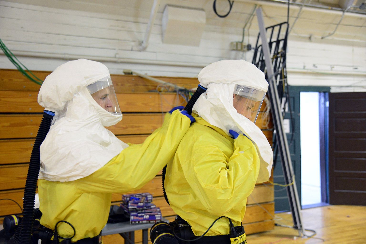 Aafrikasse Ebolaga võitlema saadetavad USA sõdurid väljaõppel.