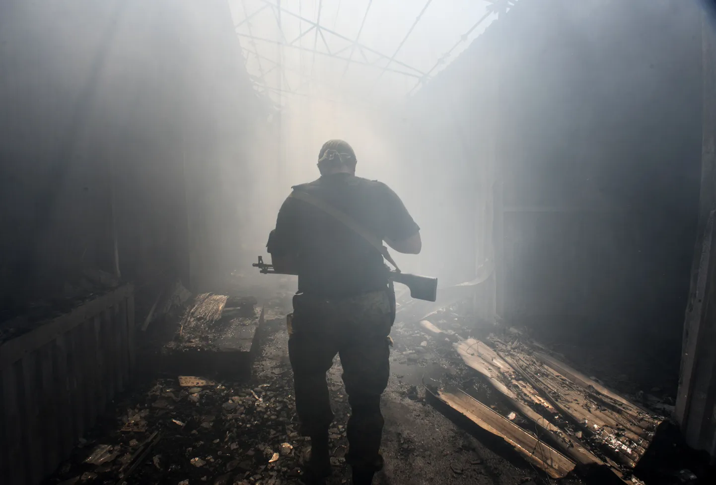 Separatist Donetski oblasti lahingutele ette jäänud Petrovski turul.