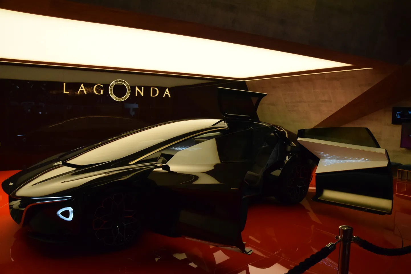 Aston Martin Lagonda Vision Concept.