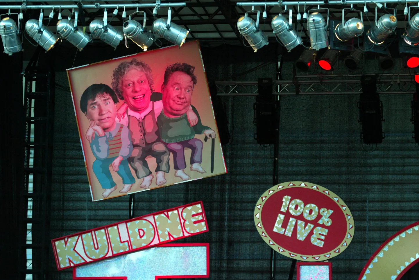 Kuldse Trio viie aasta taguse kontserttuuri plakat.