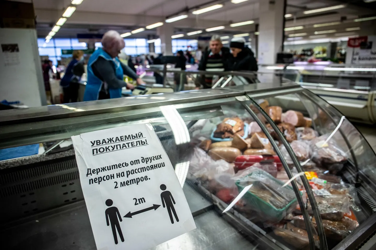 Narva Centrumi turule rangete koroonapiirangute esimene päev pealtnäha muudatusi ei toonud. FOTO:SANDER ILVEST/POSTIMEES FOTO: Sander Ilvest