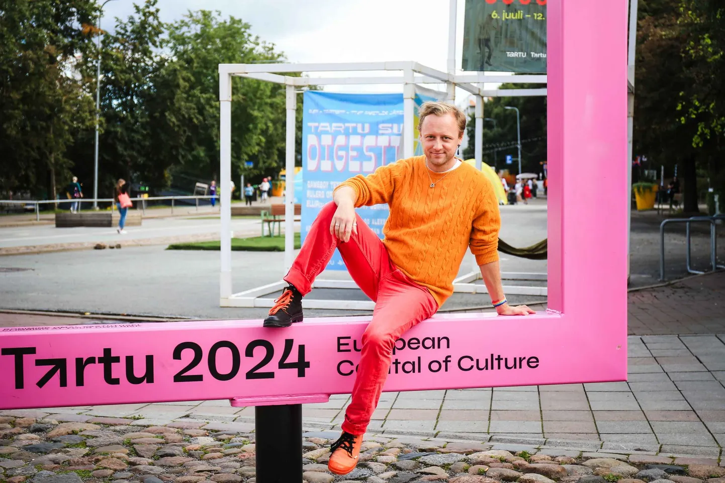 Sel nädalal Tartus toimuvate LGBT+ ürituste korraldaja Keio Soomelt seisab LGBT+ inimeste eest. «Iga kogukond peab rääkima enda eest. Kui meie enda eest ei seisa, kes siis veel,» ütleb ta.