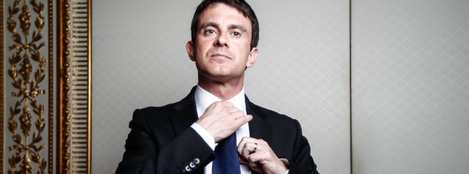 Prantsuse peaminister Manuel Valls kaelasidet kohendamas.
