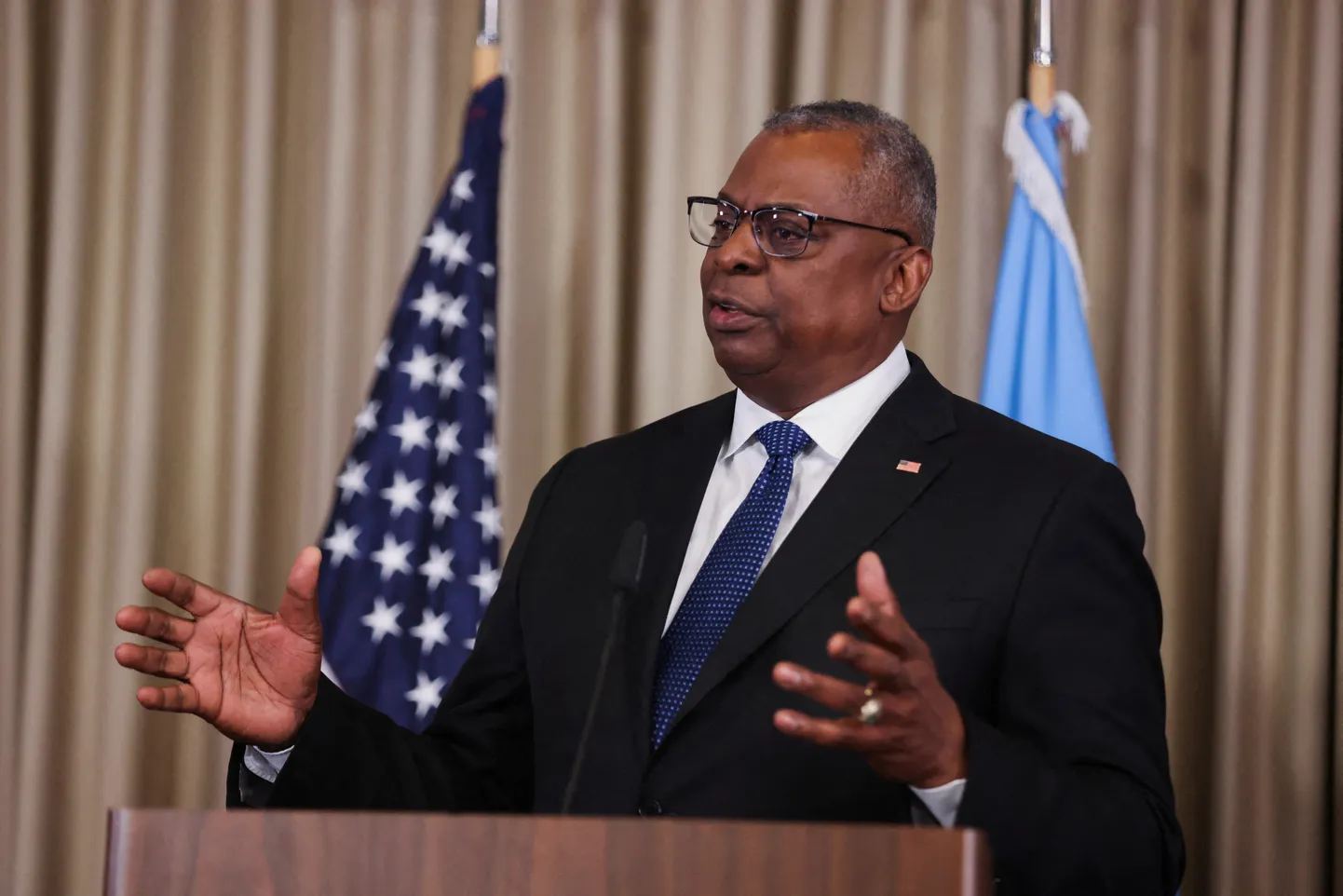 USA kaitseminister Lloyd Austin 8. septembril Ramsteini õhuväebaasis pärast liitlaste kohtumist kõnelemas. REUTERS/Thilo Schmuelgen/File Photo
