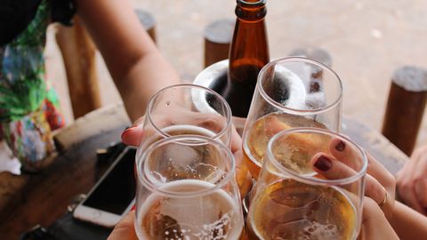 Valitsus kehtestab järgmisest reedest üleriigilise öise alkoholimüügi keelu
