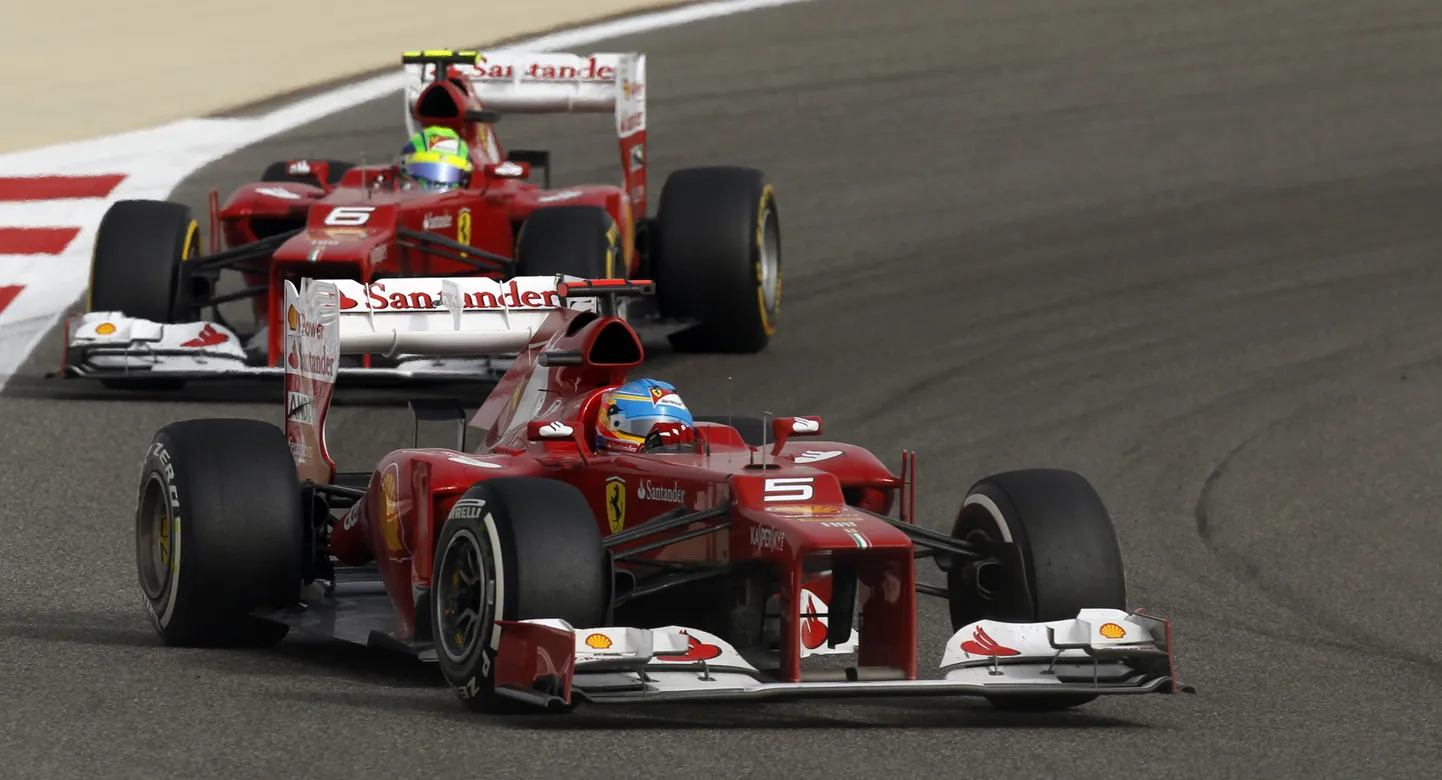 Ferrari piloodid Fernando Alonso (nr. 5) ja Felipe Massa.