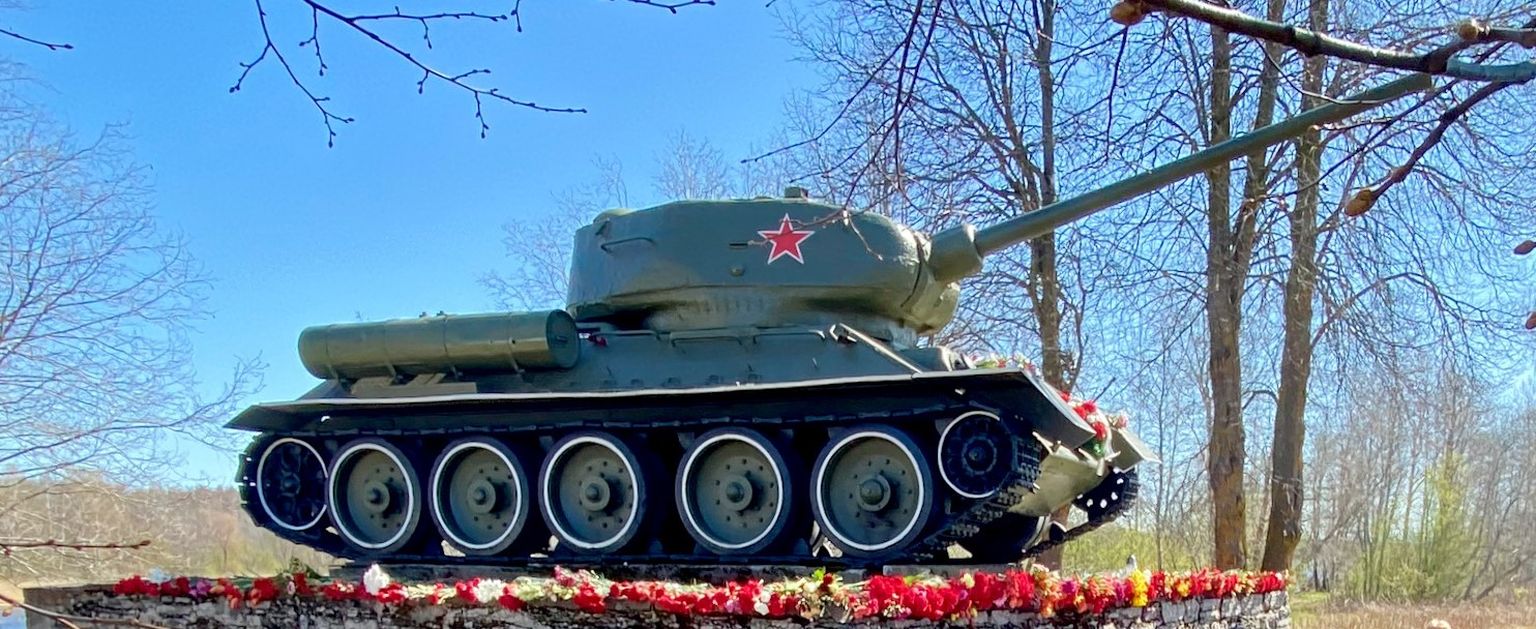Viisnurgaga tank-monument on Narva lähedal olnud juba üle poole sajandi.
