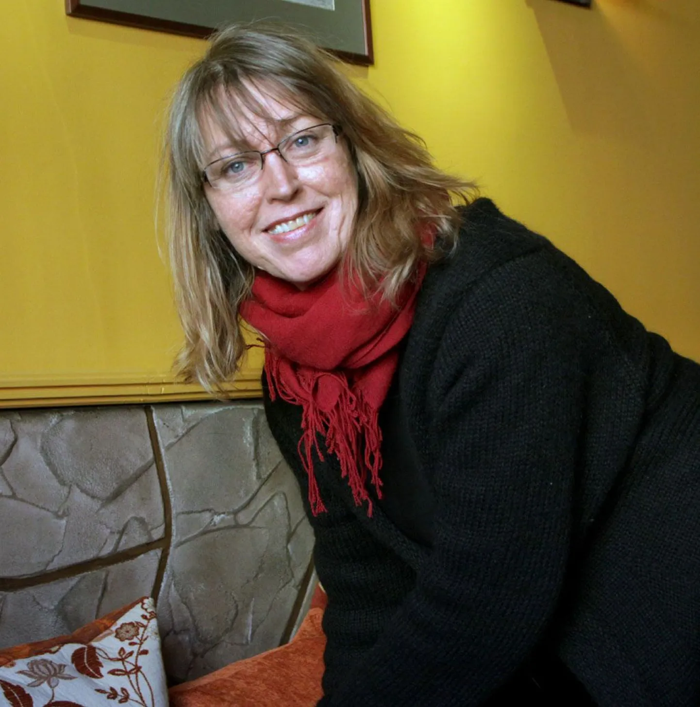 Toni Rubin-Conway usub, et isegi rasketel aegadel võib teha elu päikeselisemaks mitmel moel. Pole vaja osta sünnipäevakingituseks kalleid asju, vaid piisab näiteks armastusega valmistatud magusast küpsetisest.
