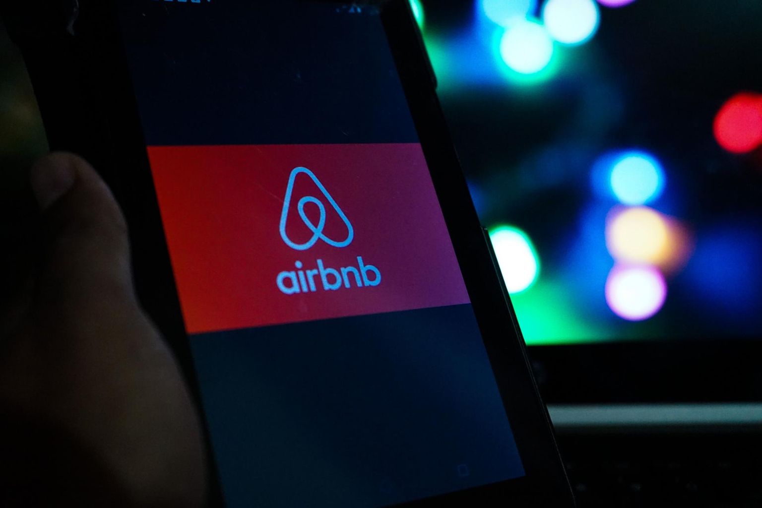 Влияние Airbnb на сферу деятельности заведений по размещению дало толчок для Министерства экономики и коммуникаций, чтобы создать проект поправок к Закону о туризме и защите потребителей.