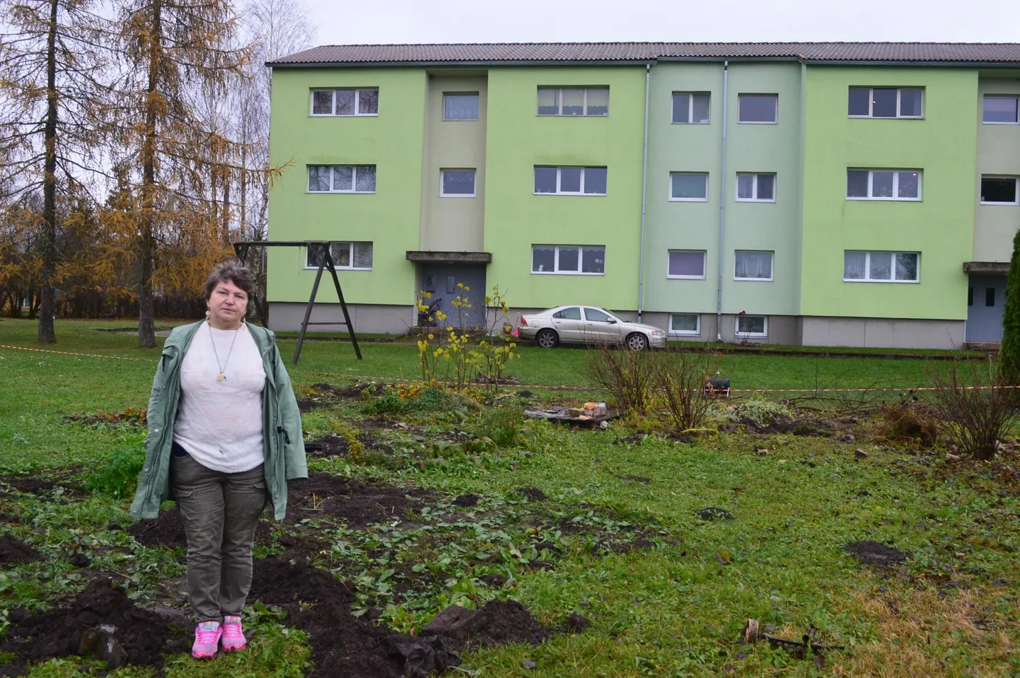 Urve Meeritsa sõnul sõlmiti uue maaomanikuga suusõnaline kokkulepe, et fotol olev maa-ala jääb korteriühistu kasutusse.