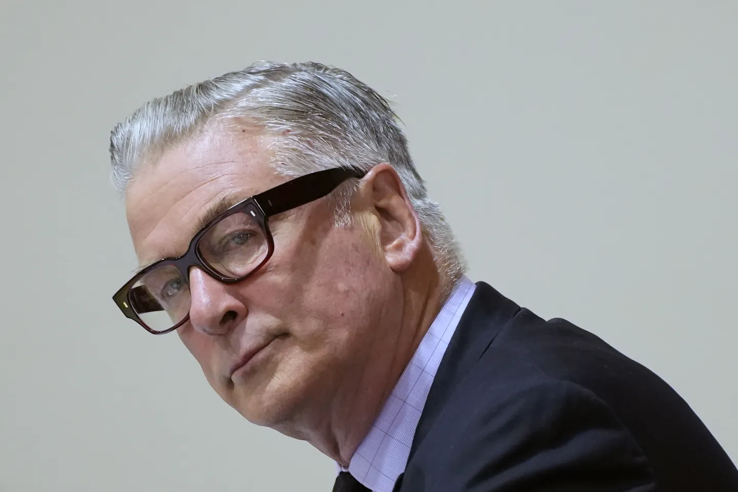 Alec Baldwin kohtus. Näitlejale mõisteti süüdistus tahtmatu tapmise eest.