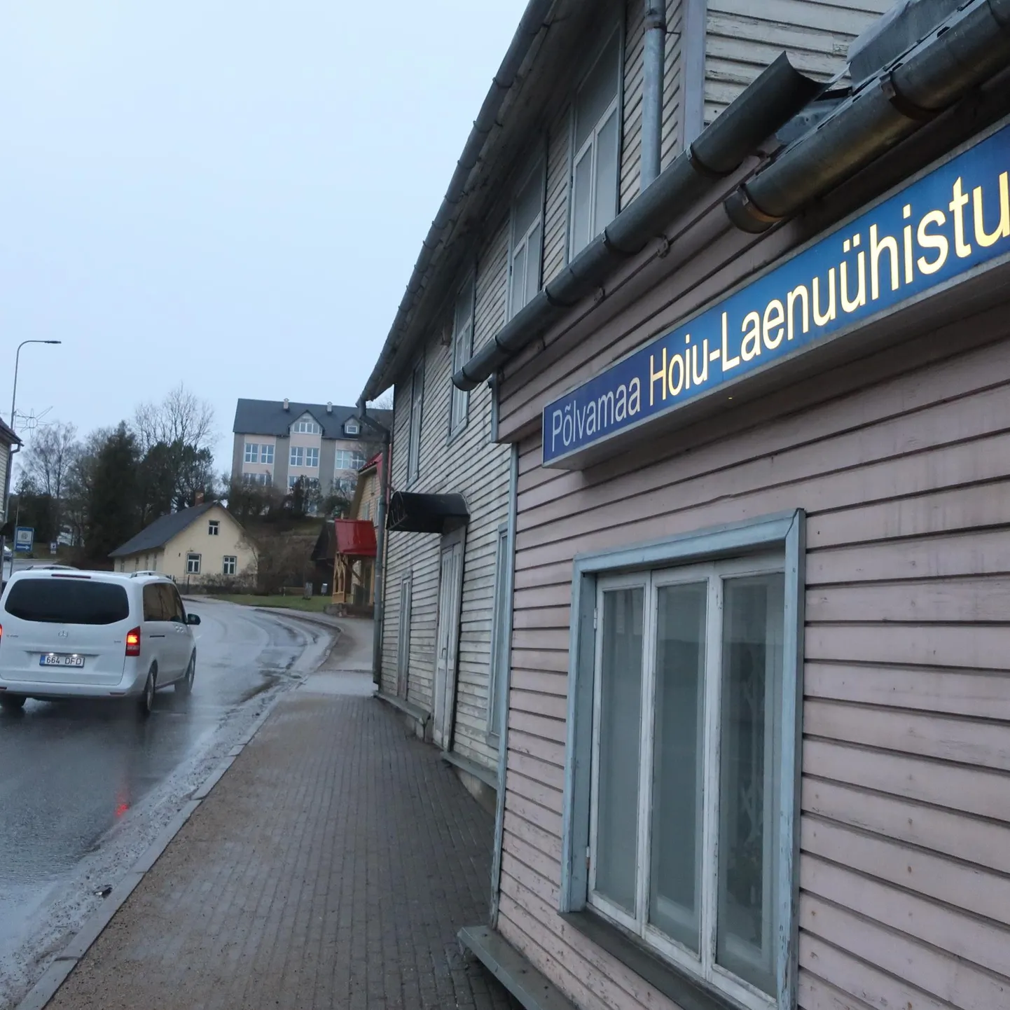 Erinevalt pankadest sai Põlvamaa hoiu-laenuühistu hakkama tagasihoidliku kontoripinna ja paari töötajaga.