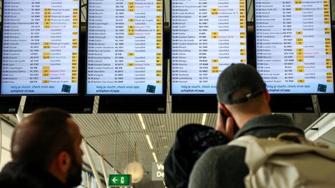 ВИДЕО ⟩ Программа выяснила, что доступно в VIP-зале аэропорта, которым воспользовалась Силиня