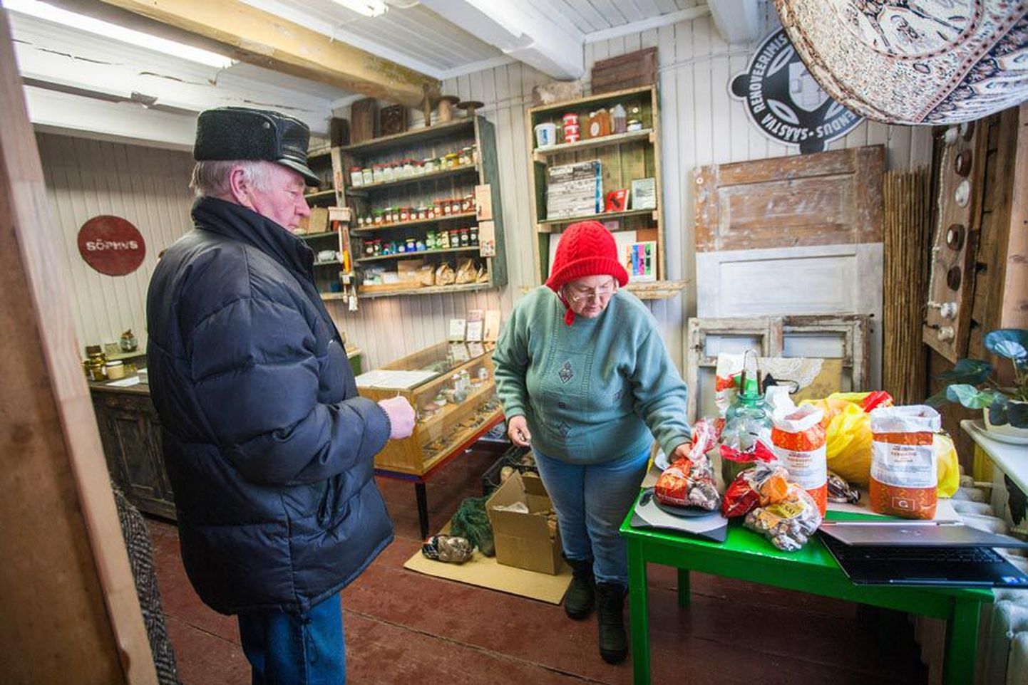 Paides Tallinna 11 majas asuvast talutoiduklubist Rätsepa talu perenaiselt Meeli Seepterilt küüslauku ostva paidelase Arvo meelest on otse tootjalt saadud kaup ikka etem kui poest ostes.