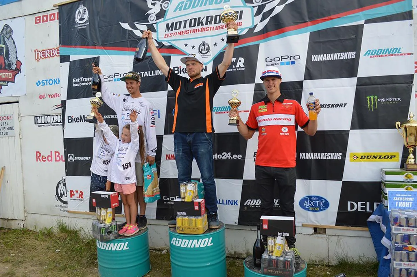 MX1 klassi esikolmik vasakult Harri Kullas, Tanel Leok ja Priit Rätsep.