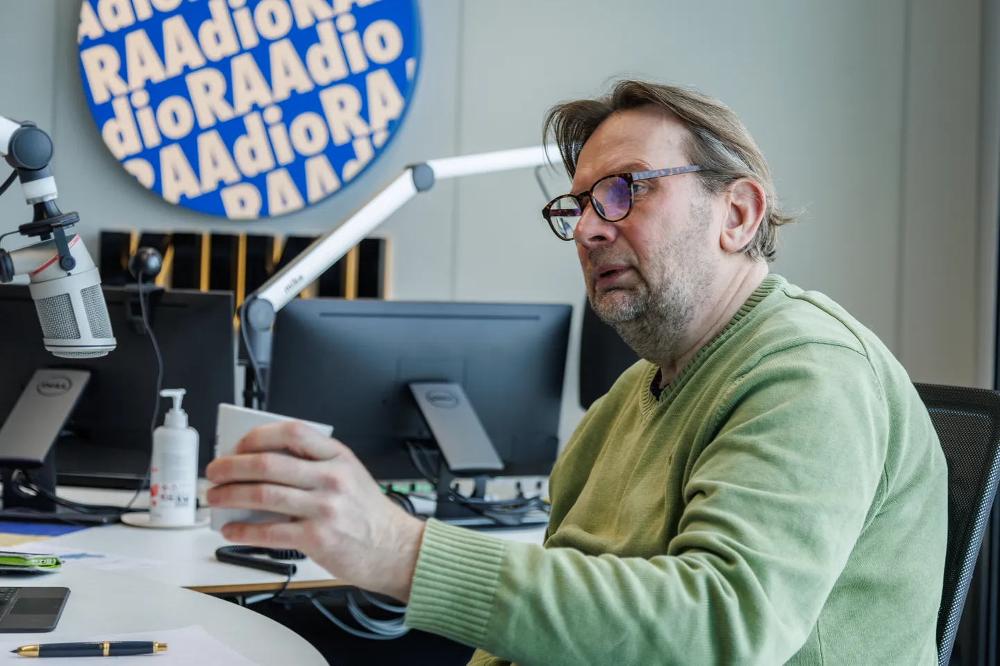 Marek Strandberg Kuku raadio stuudios.