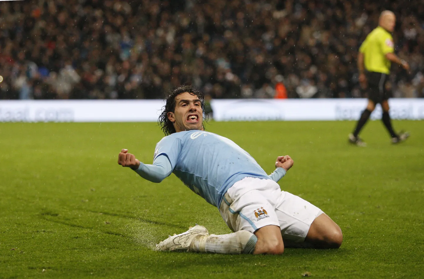 Carlos Tevezi tabamus tõi Manchester City'le võidu.