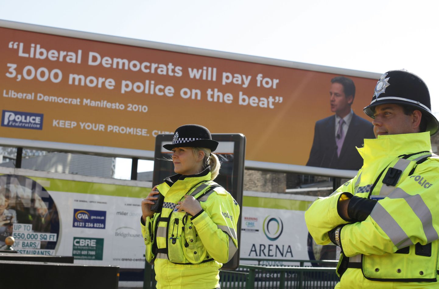 Briti politseinikud Birminghami tänavatel.