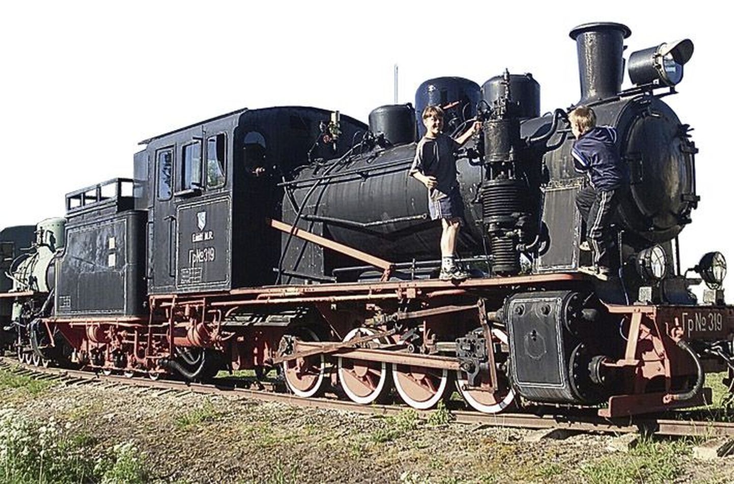 Veel neljakümne aasta eest vedasid Eestimaal ronge uhked auruvedurid, mida tänapäeva lapsed saavad näha raudteemuuseumis.