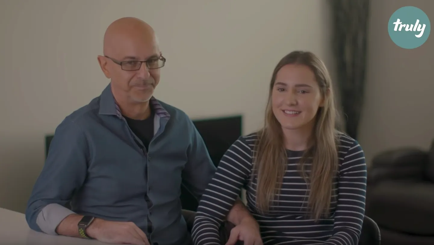 58-aastane Rick ja 22-aastane Alyssa kohtusid Tinderis ajal, mil Rick oli veel neiu ülemus.