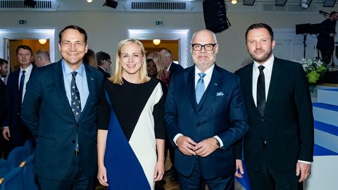 Välisminister tunnustas teeneteristidega silmapaistvaid Eesti huvide edendajaid