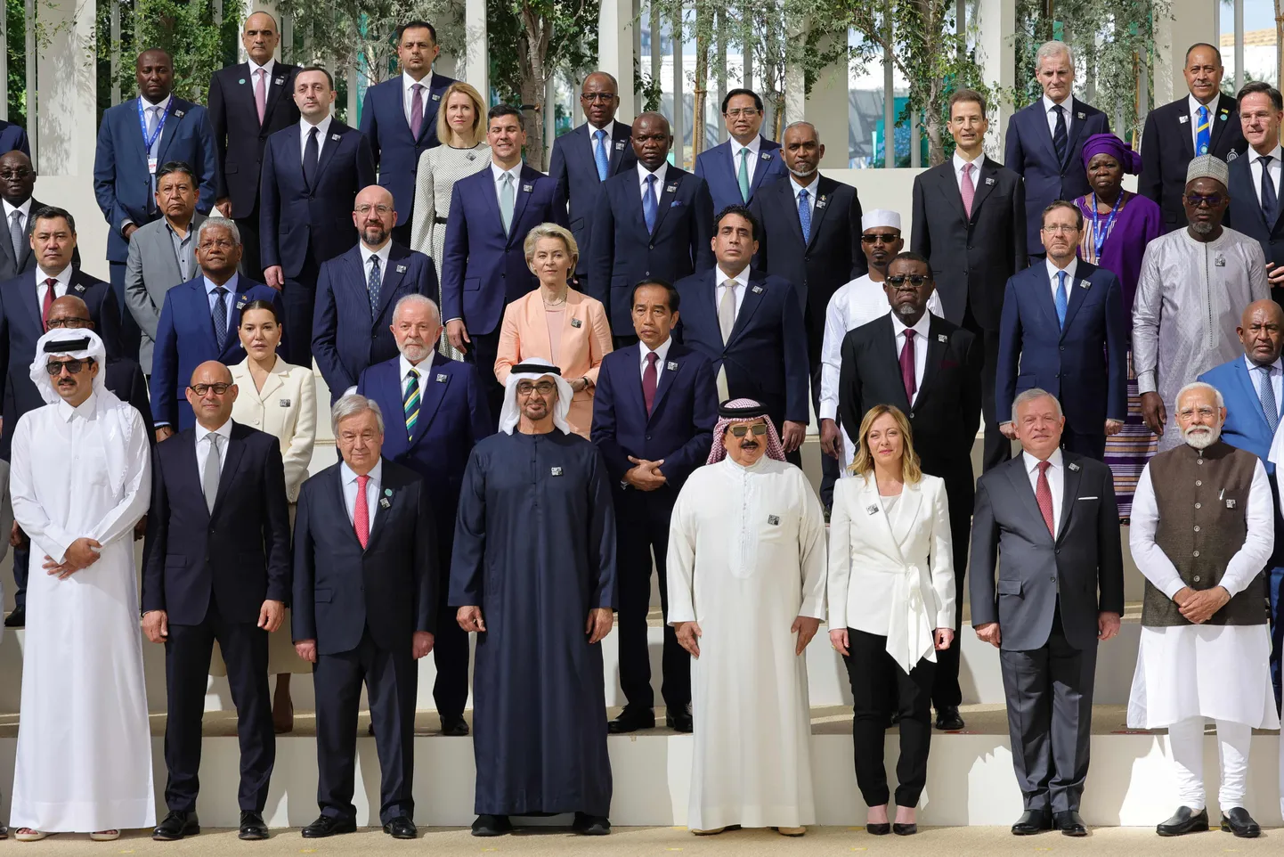 Cовместная фотография членов-участников саммита COP28 в Дубае.