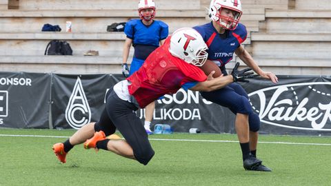 VIDEO ⟩ Kiiver pähe, kaitsmed selga. Kui jõhker on ameerika jalgpalli trenn?