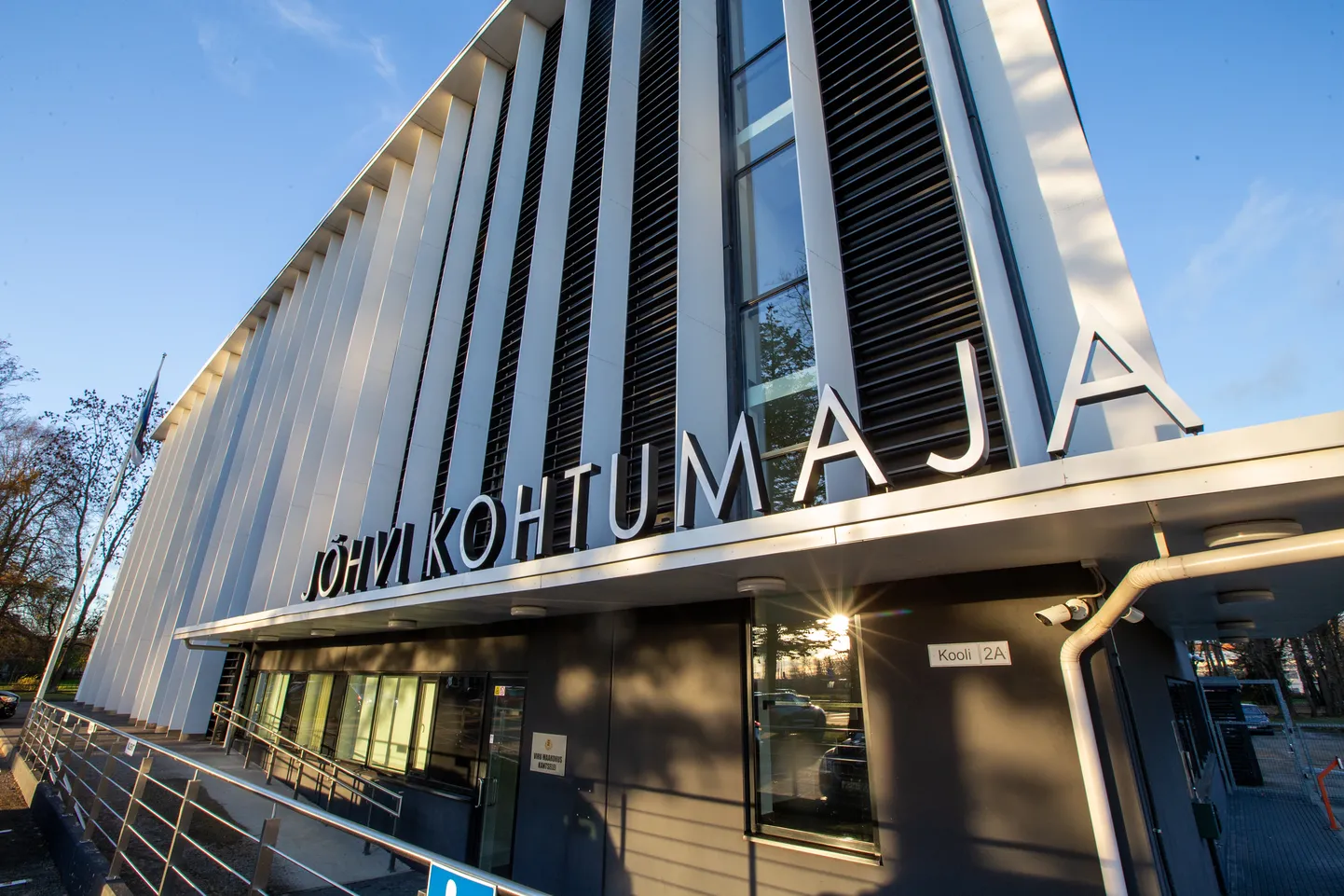 Jõhvi kohtumaja võidakse sulgeda alates 2026. aastast, kui justiitsministeeriumile alluv Viru maakohus teeb sellise otsuse.