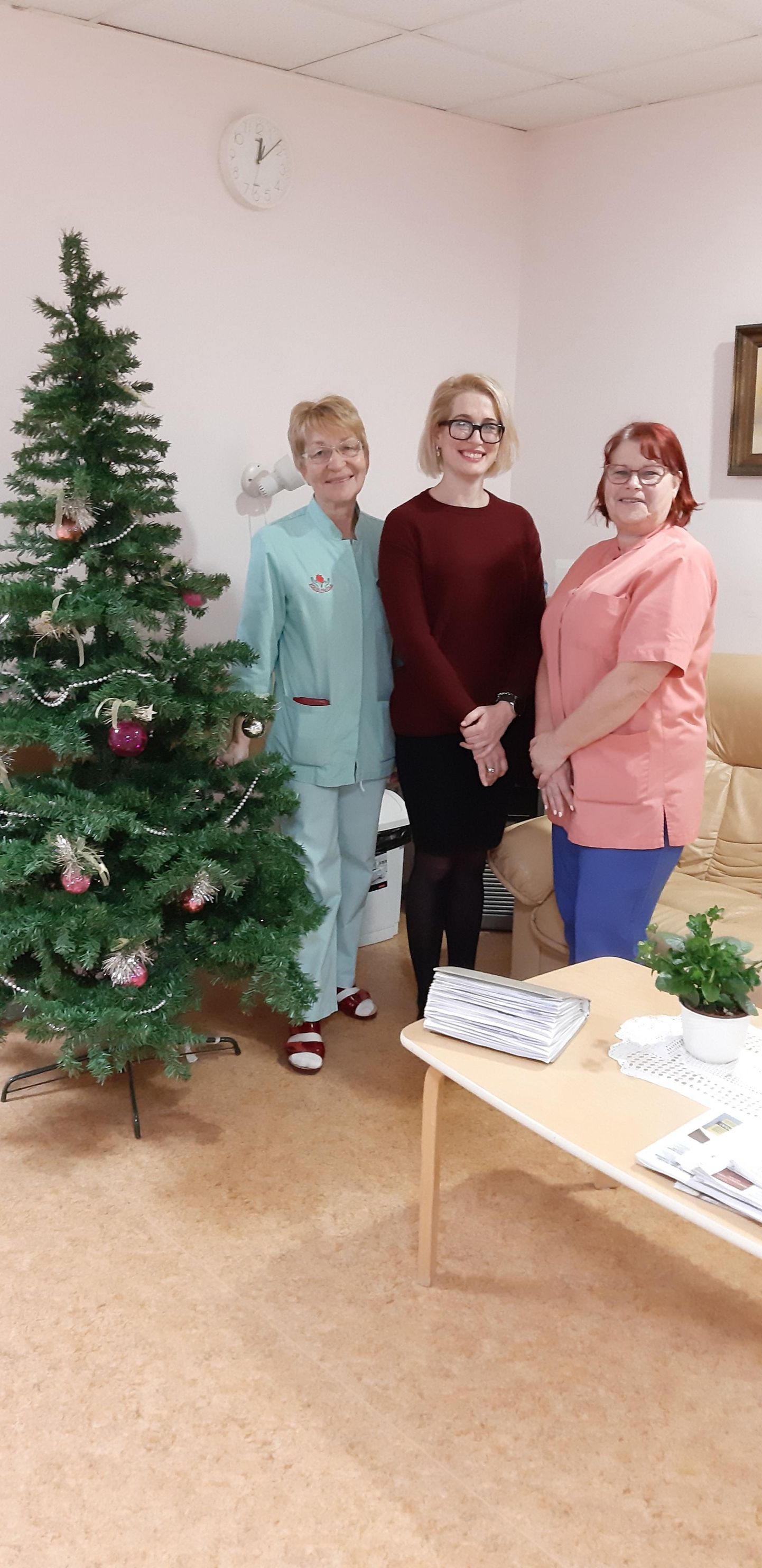 Uues ämmaemanduskeskuses asuvad naisi nõustama Maie Zirk (vasakult), ämmaemandusjuht Egle Lihtsa ja Marika Karon.